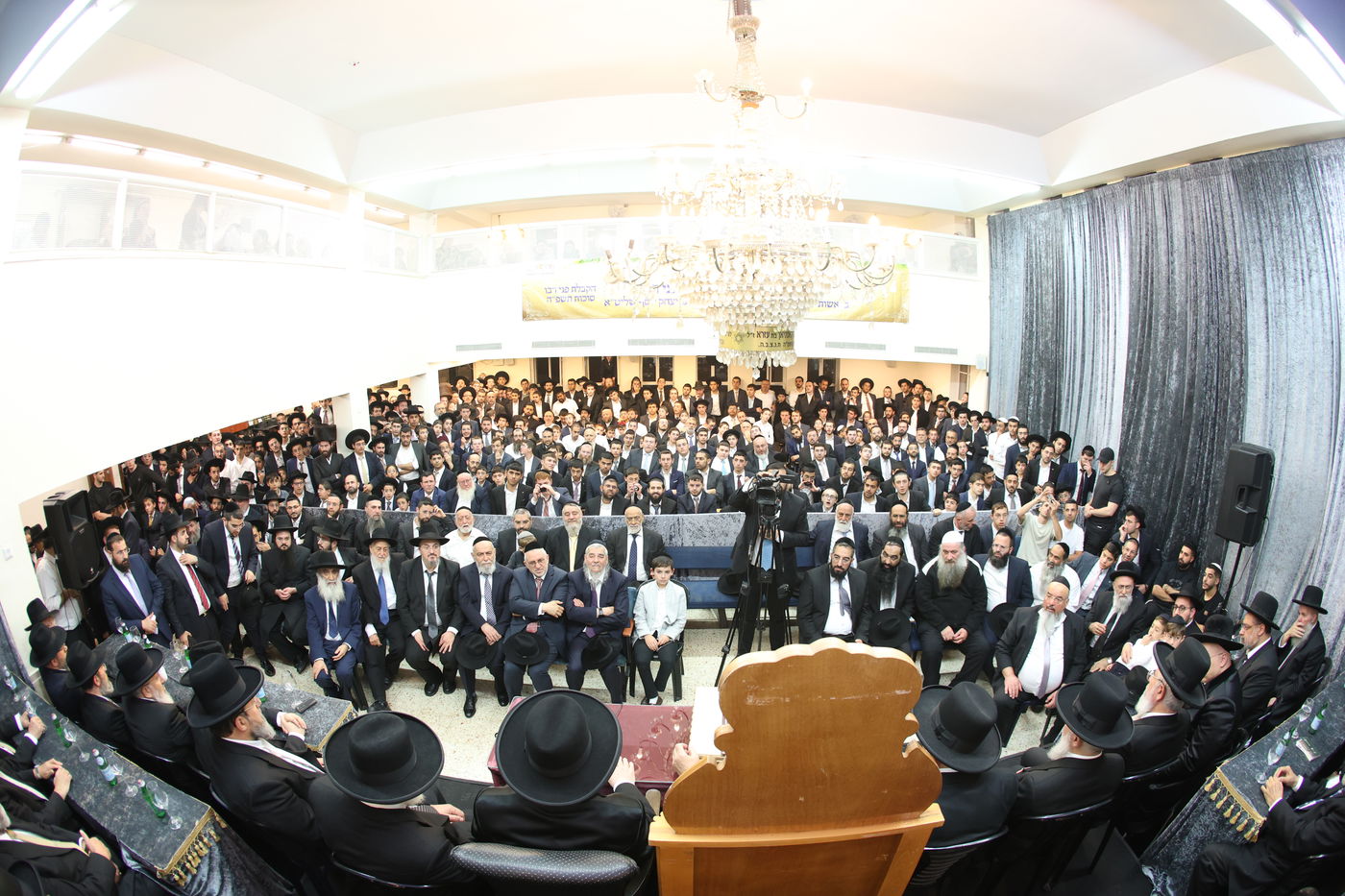 המונים ב'הקבלת פני רבו' המרכזית לראש"ל הגר"י יוסף | צפו