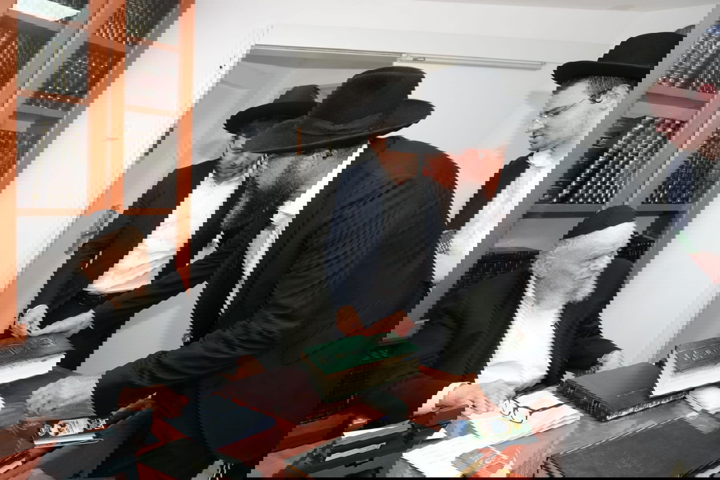 הרב שמואל הלפרין מזמין את גדולי ישראל