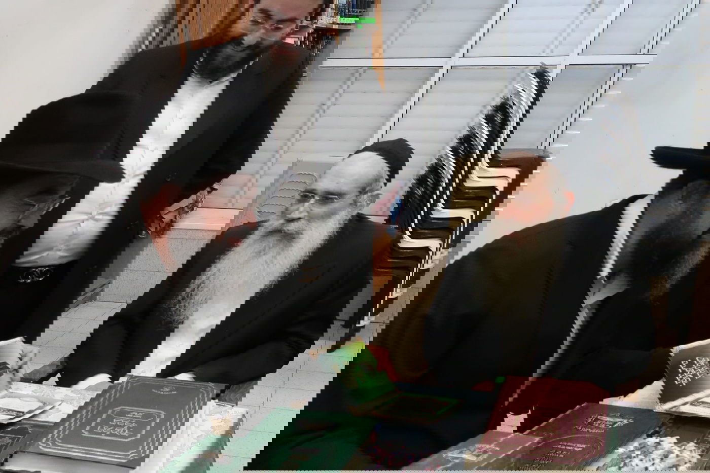 הרב שמואל הלפרין מזמין את גדולי ישראל