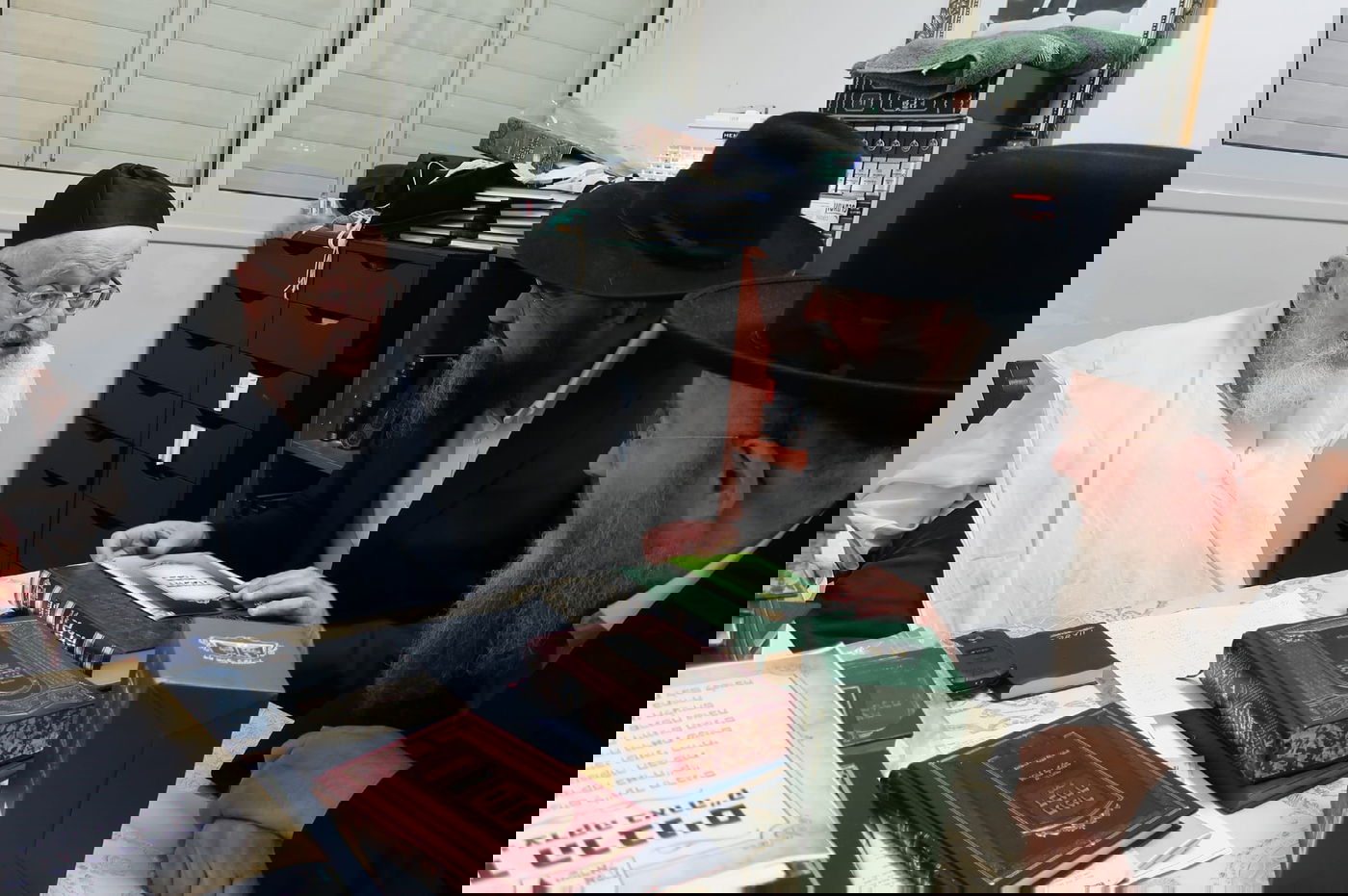 הרב שמואל הלפרין מזמין את גדולי ישראל