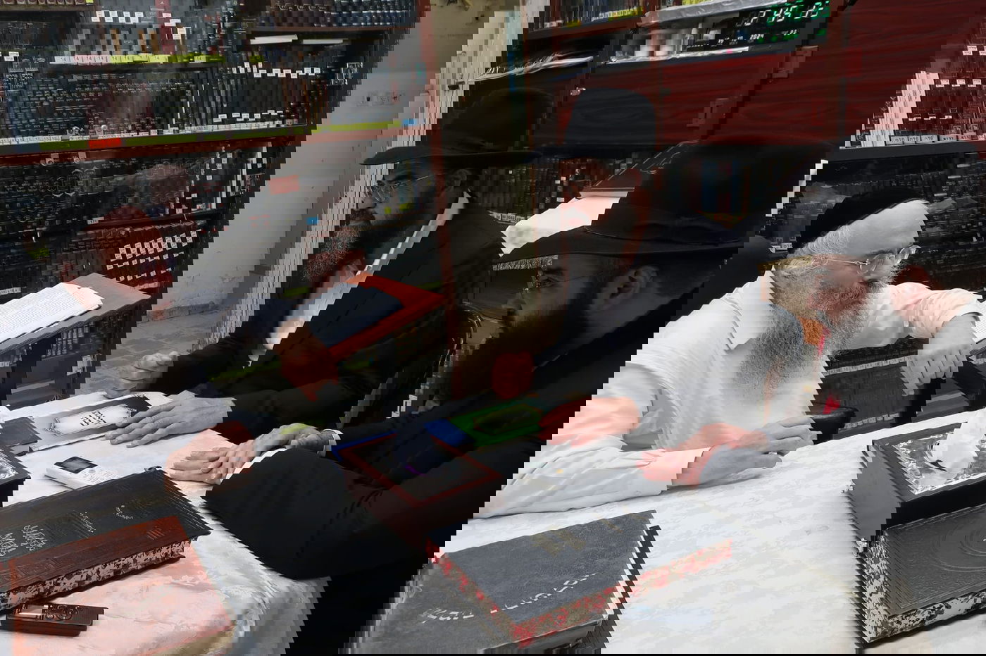 הרב שמואל הלפרין מזמין את גדולי ישראל