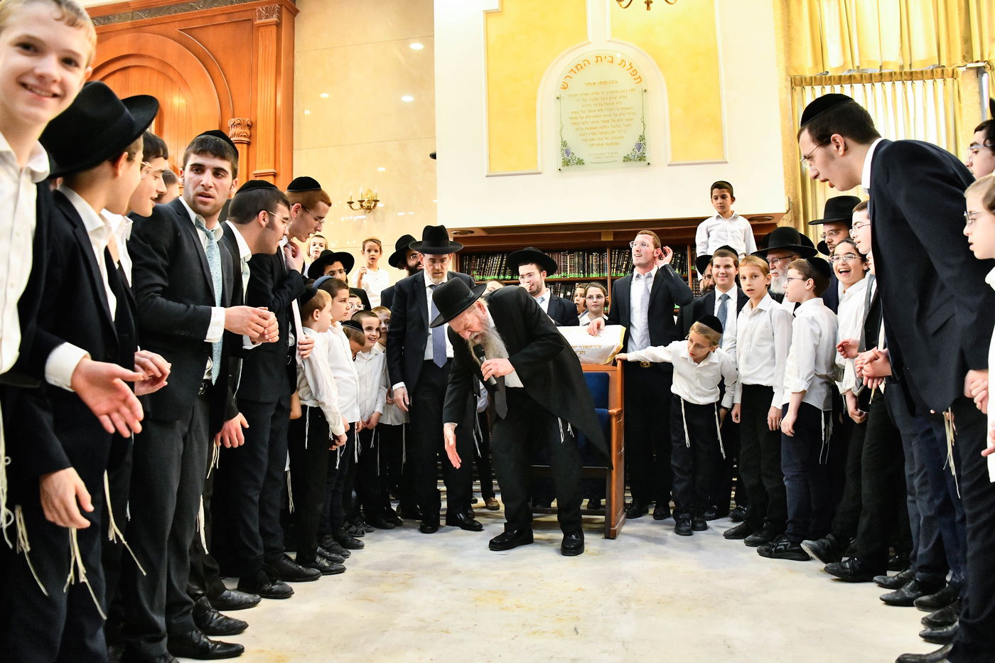 הגאון רבי מרדכי שמואל אדלשטיין בשמחת בית השואבה 