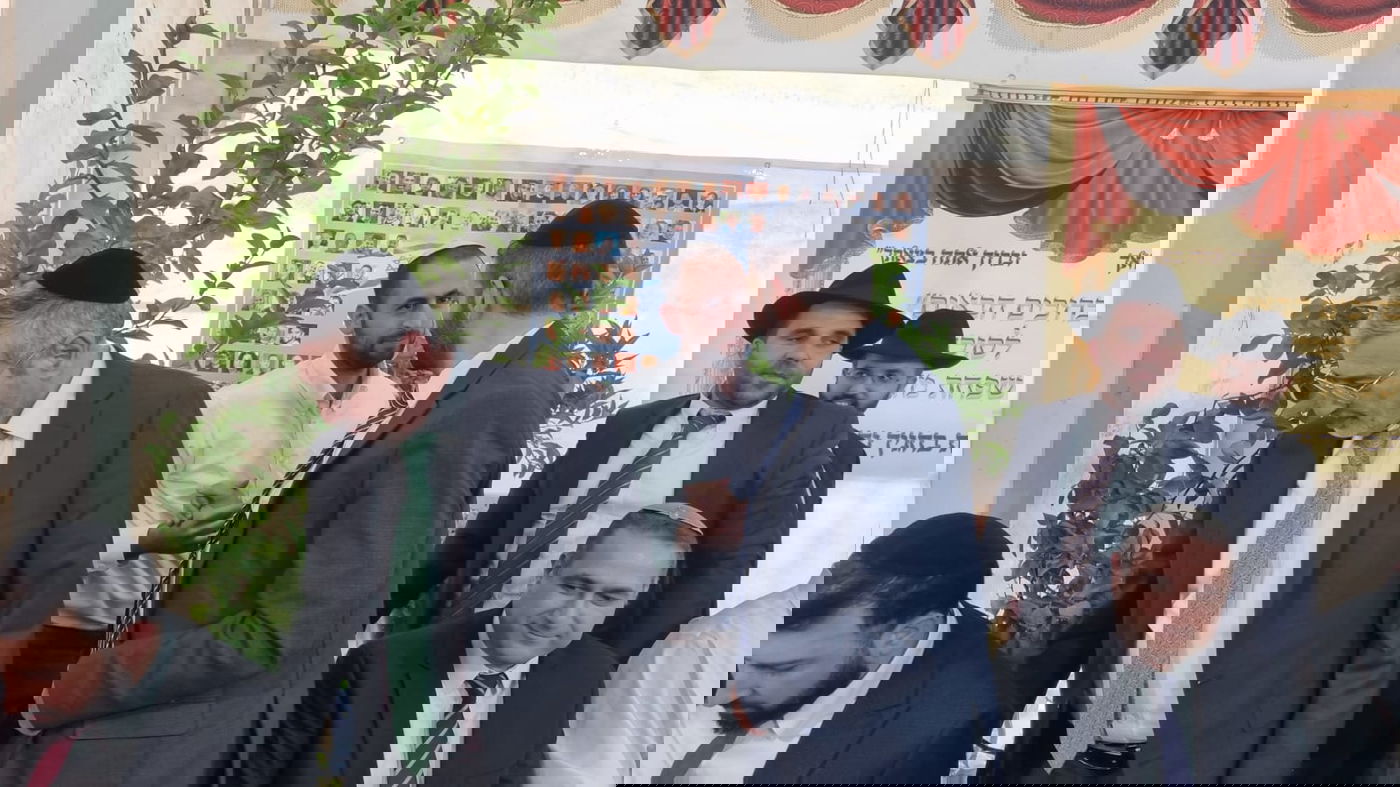 רבנים, שרים ואישי ציבור בסוכת השר מיכאל מלכיאלי | תיעוד