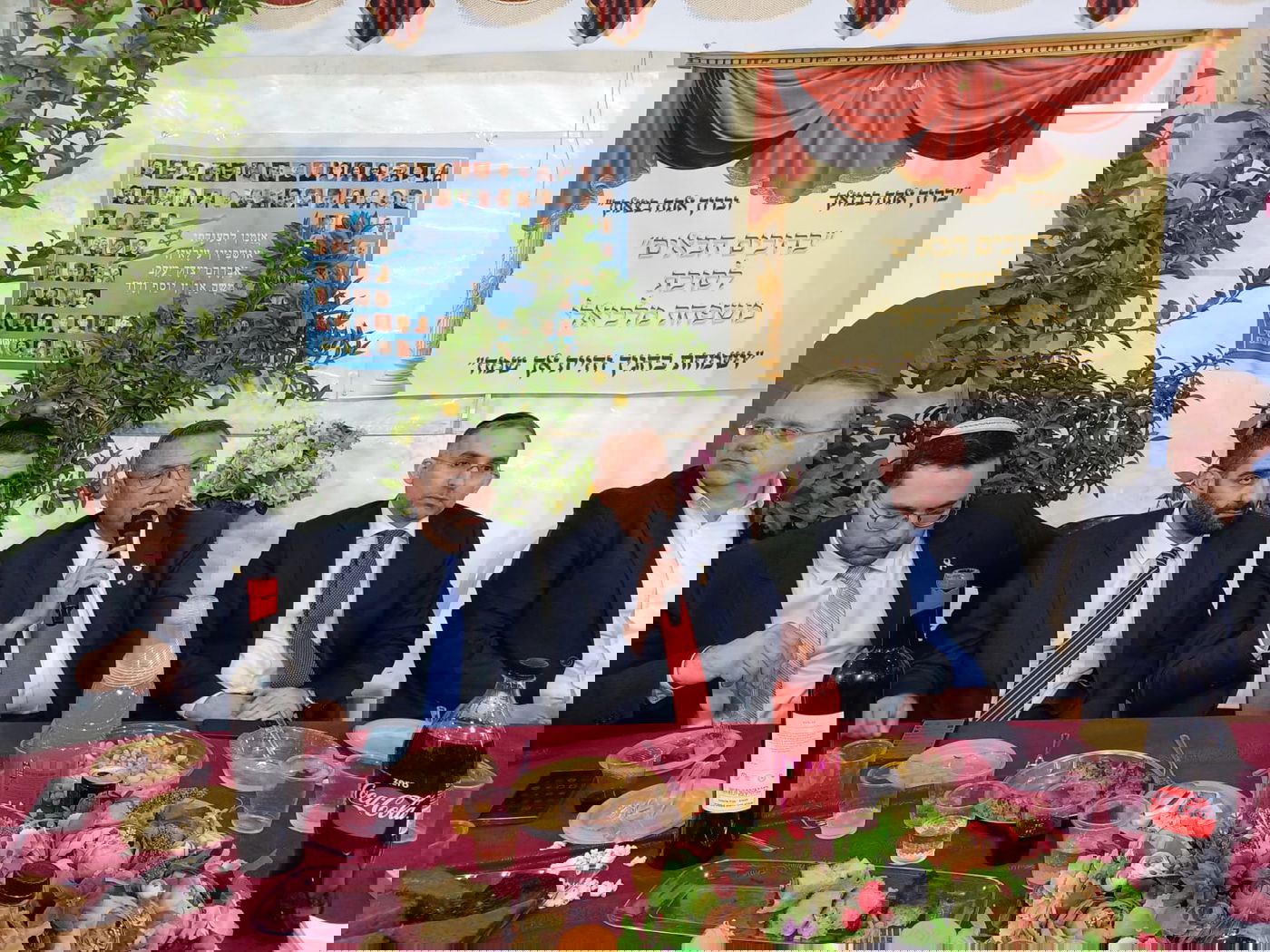 רבנים, שרים ואישי ציבור בסוכת השר מיכאל מלכיאלי | תיעוד