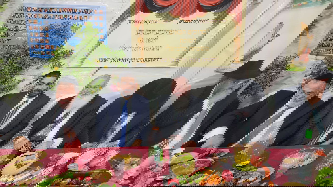 רבנים, שרים ואישי ציבור בסוכת השר מיכאל מלכיאלי | תיעוד