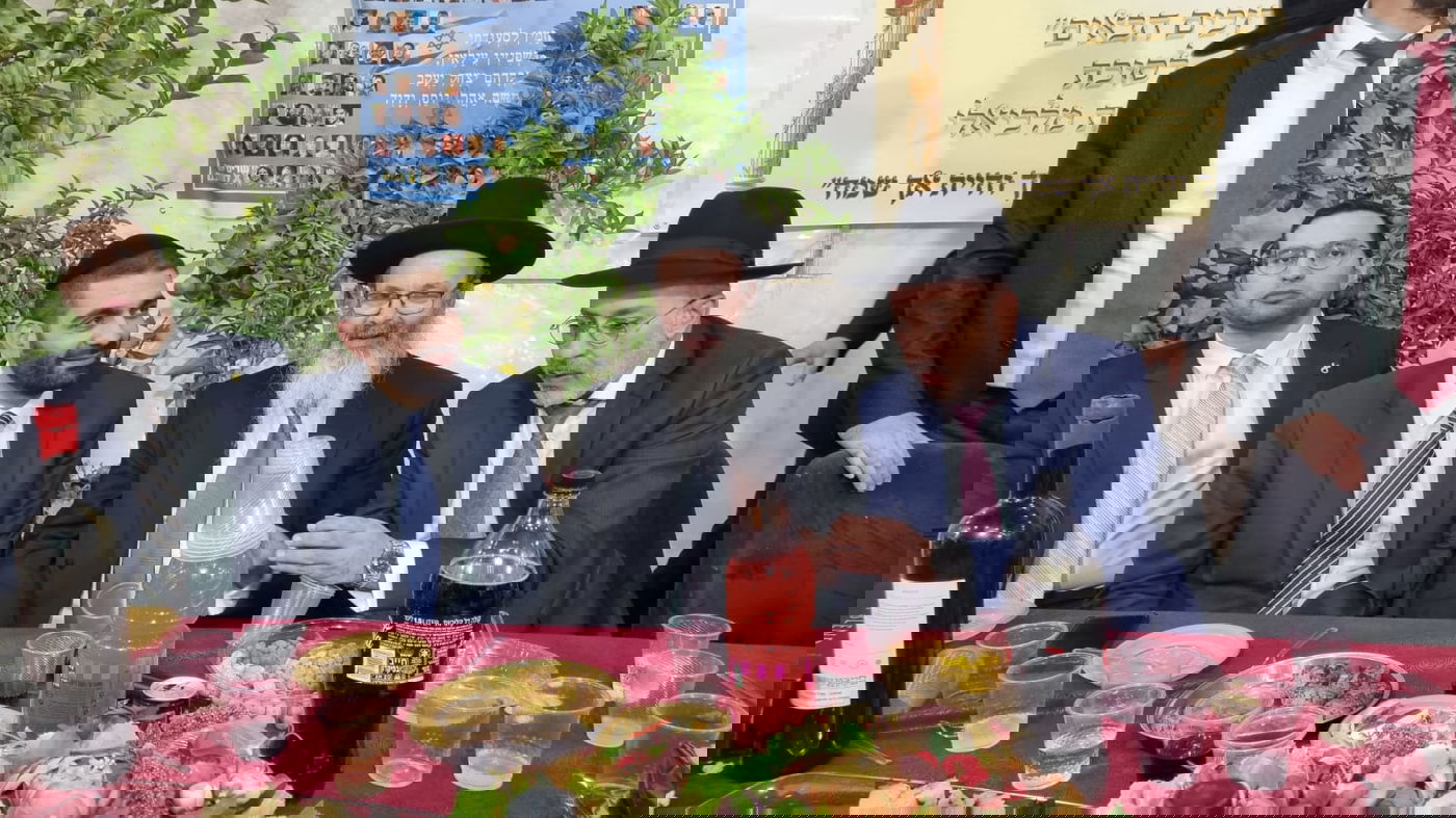 רבנים, שרים ואישי ציבור בסוכת השר מיכאל מלכיאלי | תיעוד