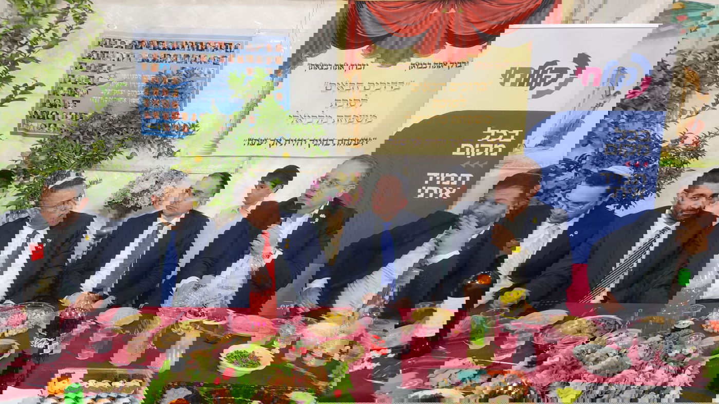 רבנים, שרים ואישי ציבור בסוכת השר מיכאל מלכיאלי | תיעוד