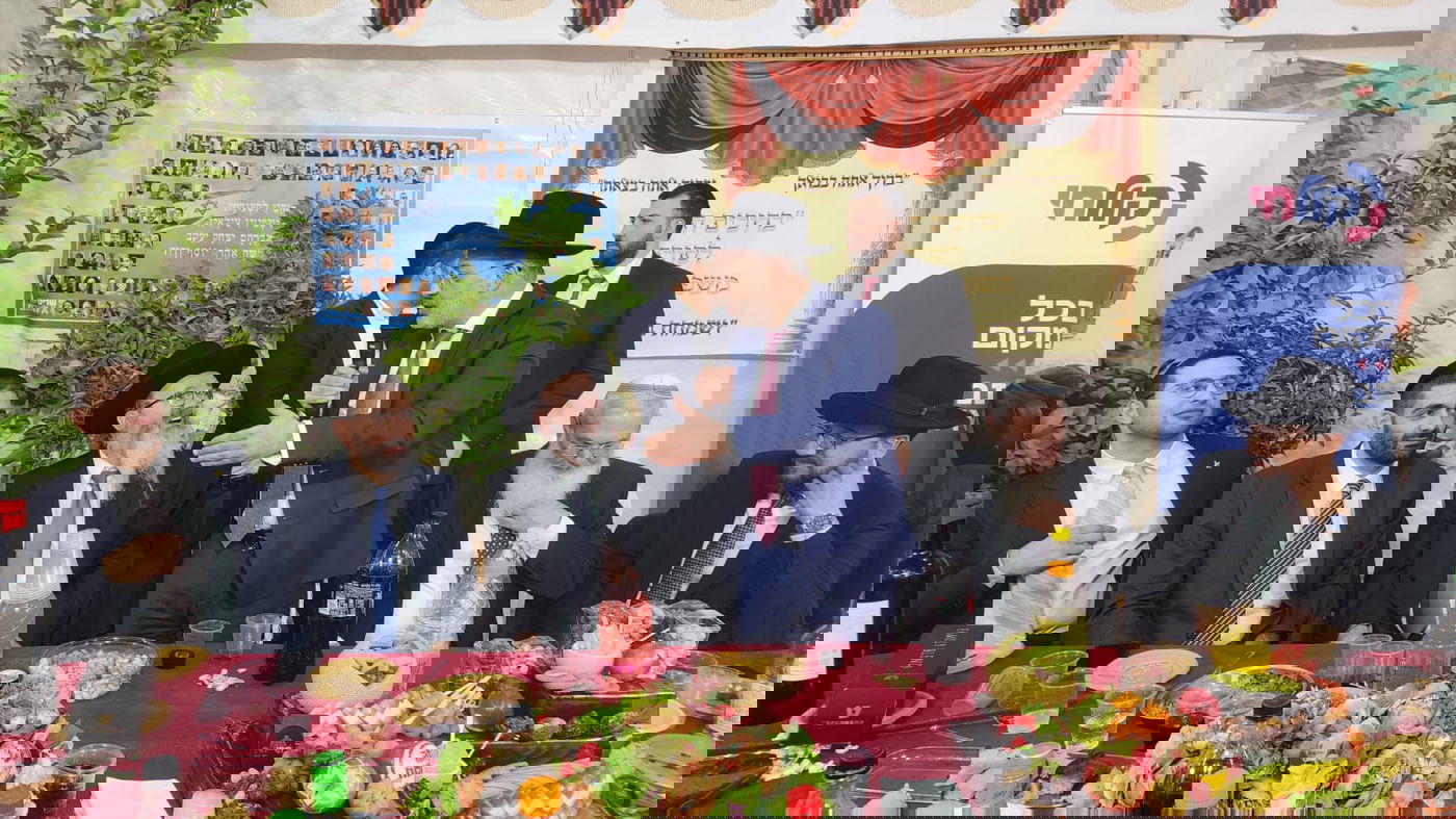 רבנים, שרים ואישי ציבור בסוכת השר מיכאל מלכיאלי | תיעוד