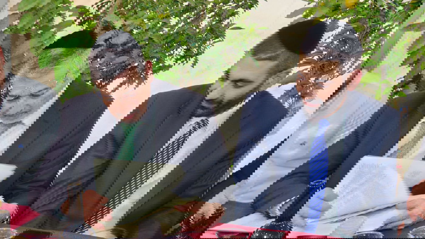 רבנים, שרים ואישי ציבור בסוכת השר מיכאל מלכיאלי | תיעוד