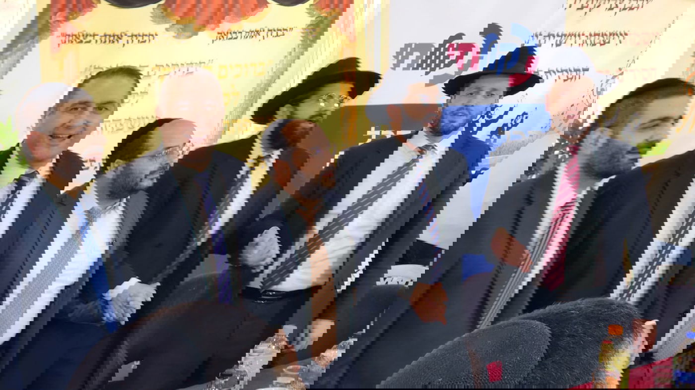 רבנים, שרים ואישי ציבור בסוכת השר מיכאל מלכיאלי | תיעוד