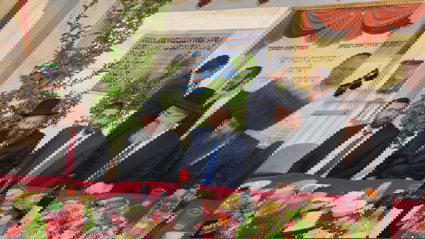 רבנים, שרים ואישי ציבור בסוכת השר מיכאל מלכיאלי | תיעוד