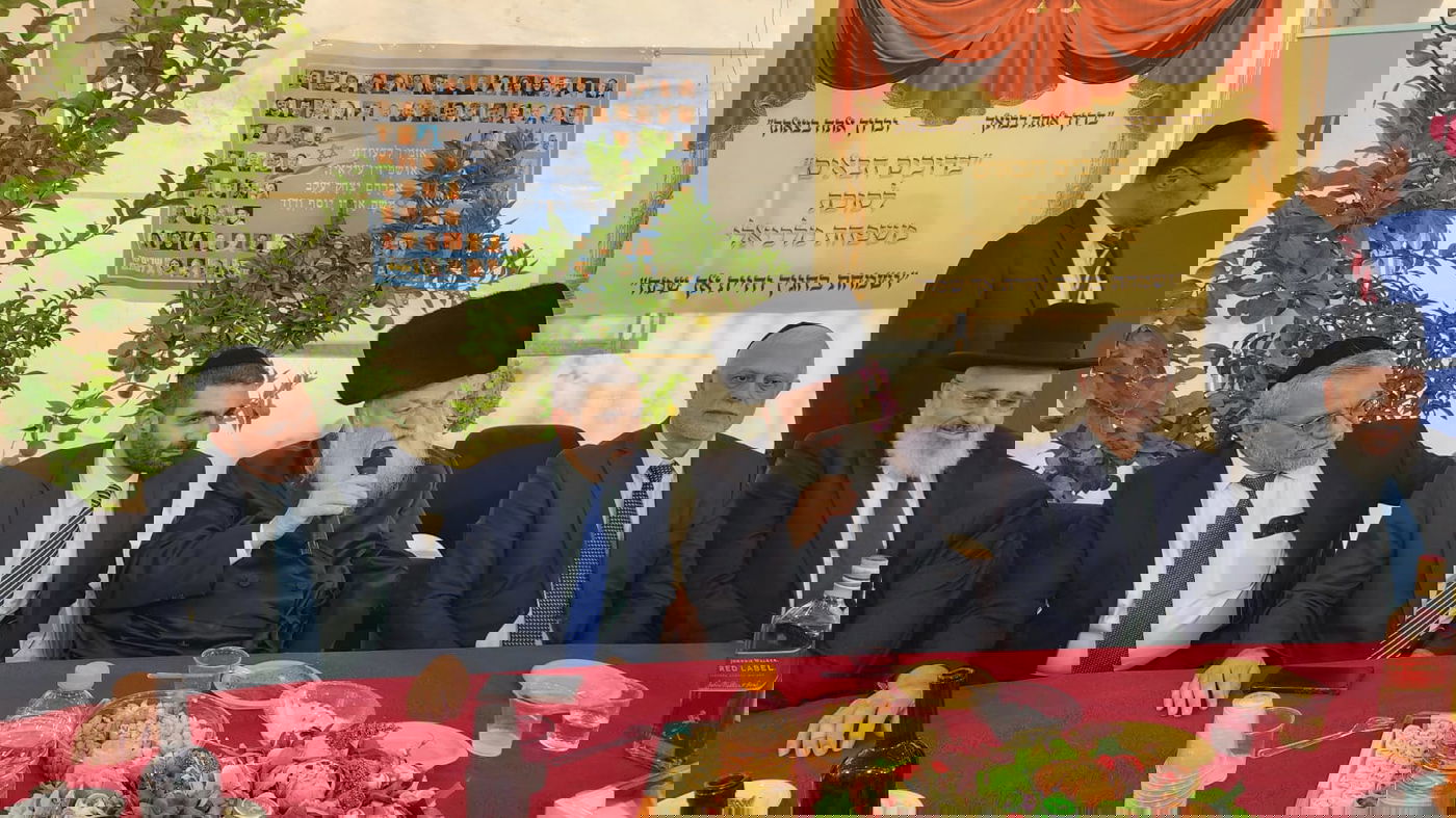 רבנים, שרים ואישי ציבור בסוכת השר מיכאל מלכיאלי | תיעוד