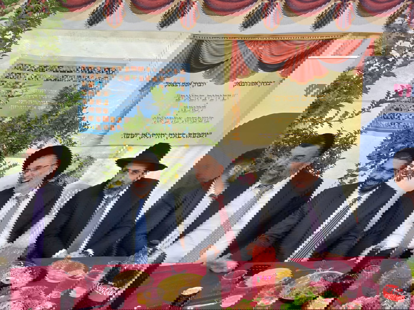 רבנים, שרים ואישי ציבור בסוכת השר מיכאל מלכיאלי | תיעוד