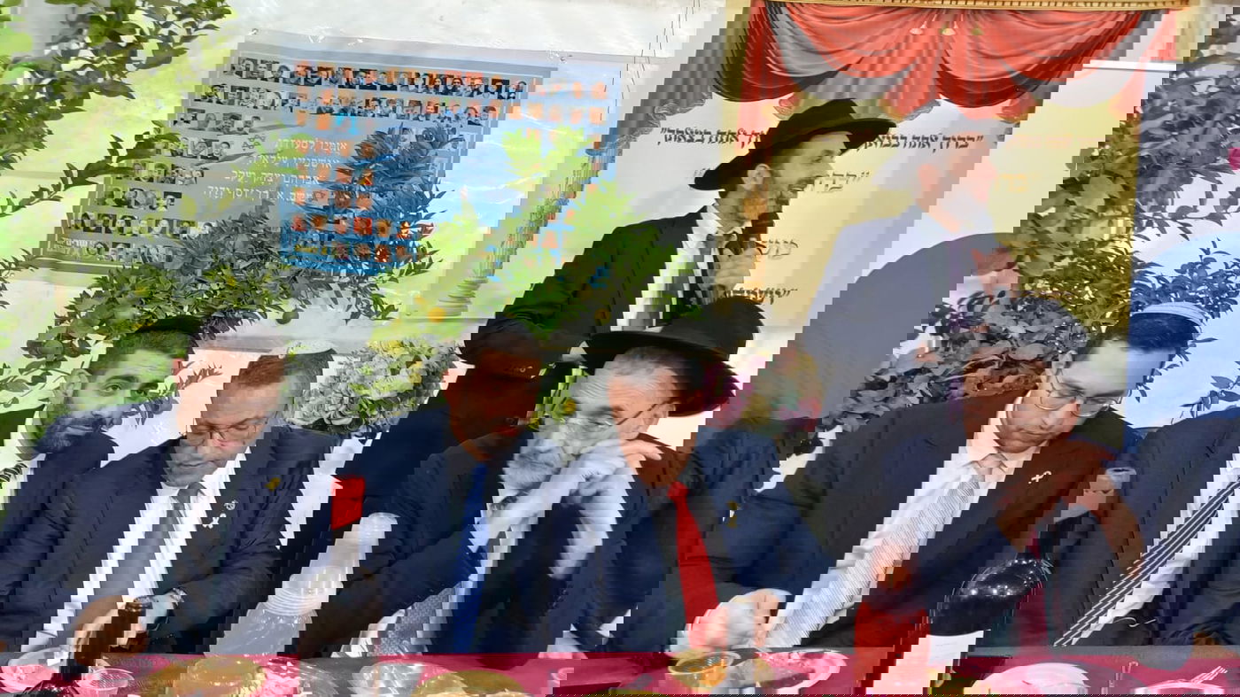 רבנים, שרים ואישי ציבור בסוכת השר מיכאל מלכיאלי | תיעוד