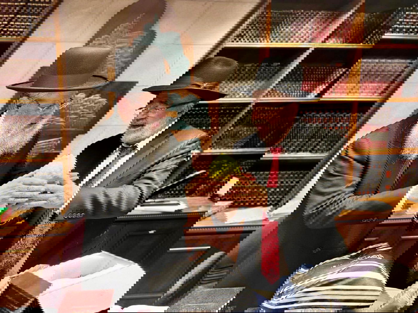 הרב שלמה זביחי מעניק אתרוגים מהודרים לרבנים הראשיים בישראל 