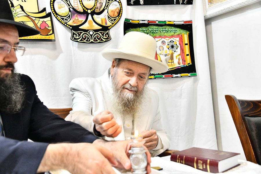 הגאון רבי דוד בצרי בהבדלה מוצאי שבת חוה"מ סוכות