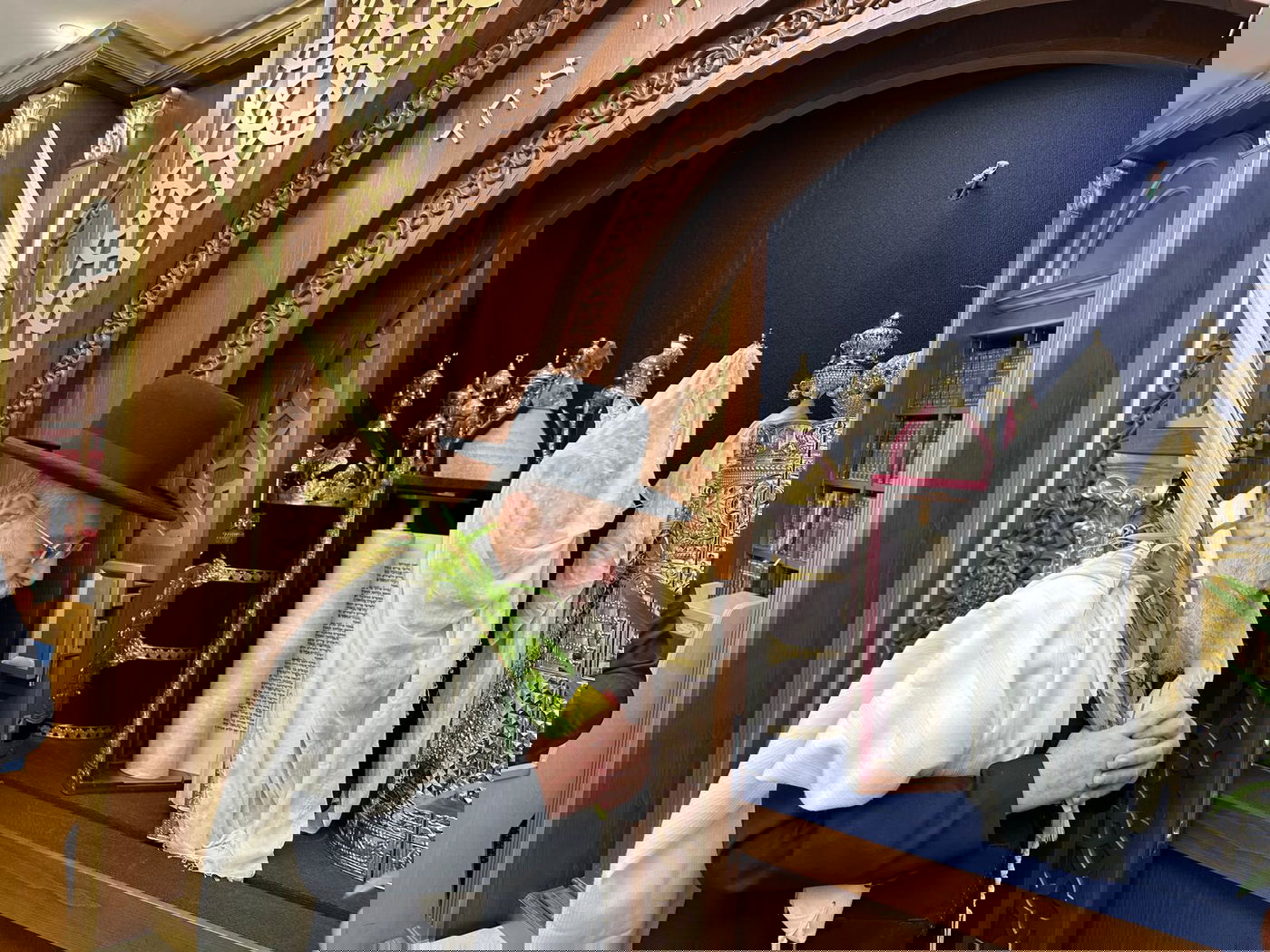 נטילת לולב בבית מדרשו
