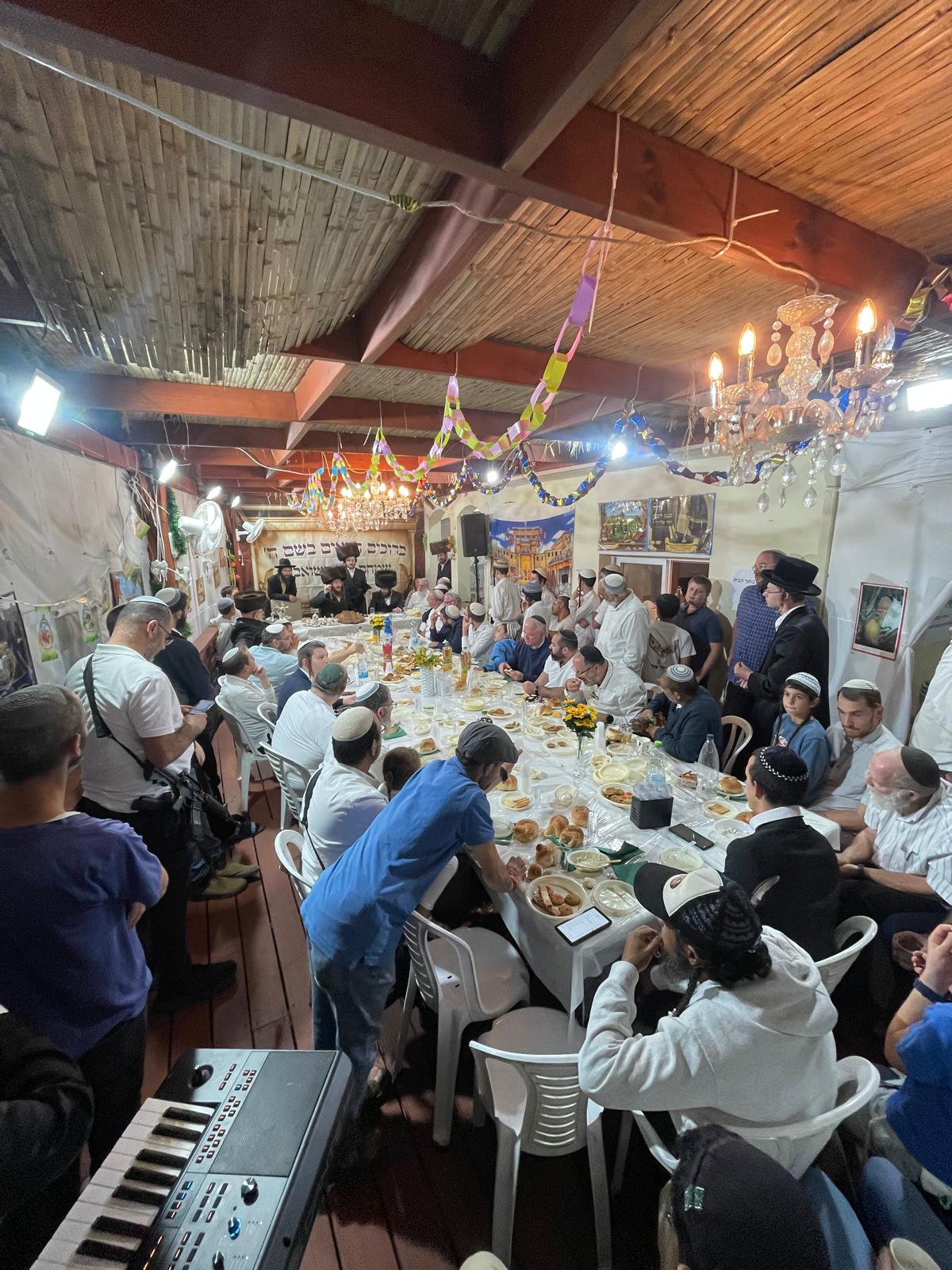 חג הסוכות בחצה"ק קאליב 