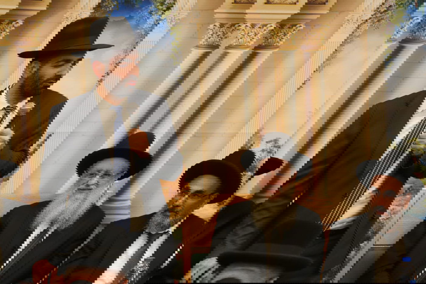 הדיינים ורבני הערים עלו לסוכת הראשון לציון הגר"ד יוסף | צפו