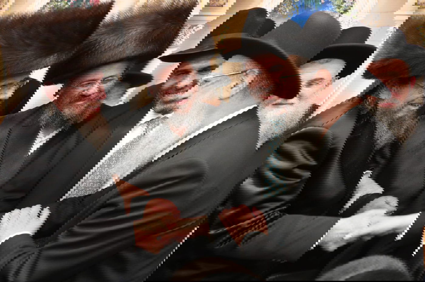 הדיינים ורבני הערים עלו לסוכת הראשון לציון הגר"ד יוסף | צפו