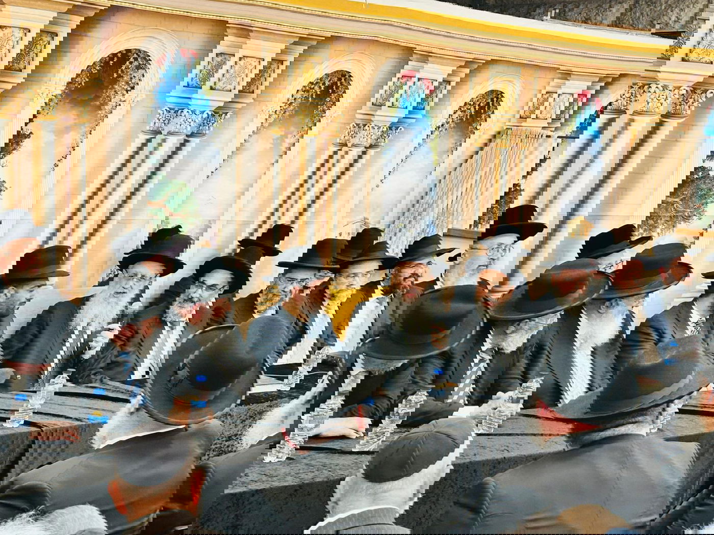 הדיינים ורבני הערים עלו לסוכת הראשון לציון הגר"ד יוסף | צפו