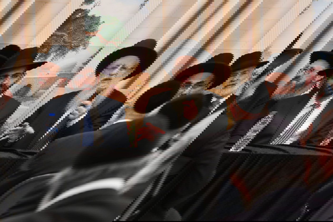 הדיינים ורבני הערים עלו לסוכת הראשון לציון הגר"ד יוסף | צפו