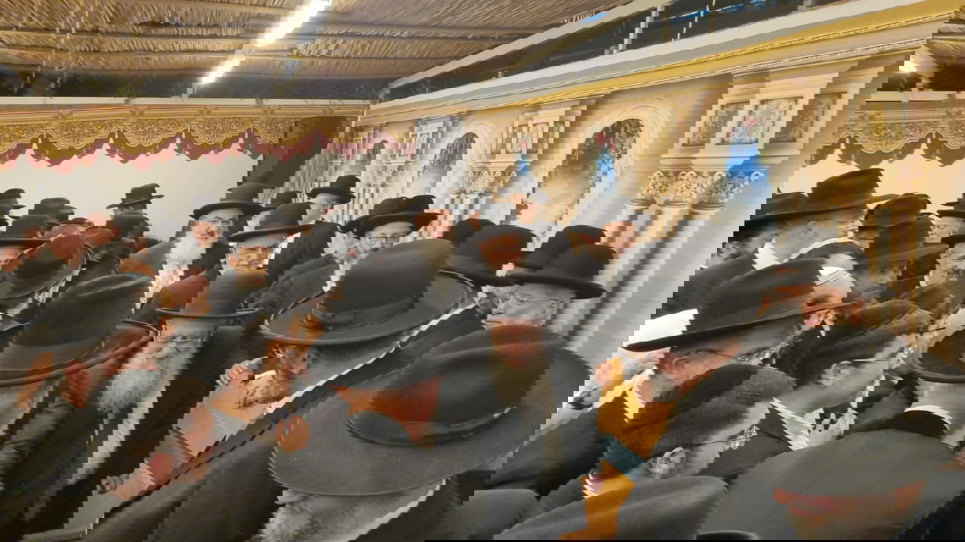 הדיינים ורבני הערים עלו לסוכת הראשון לציון הגר"ד יוסף | צפו