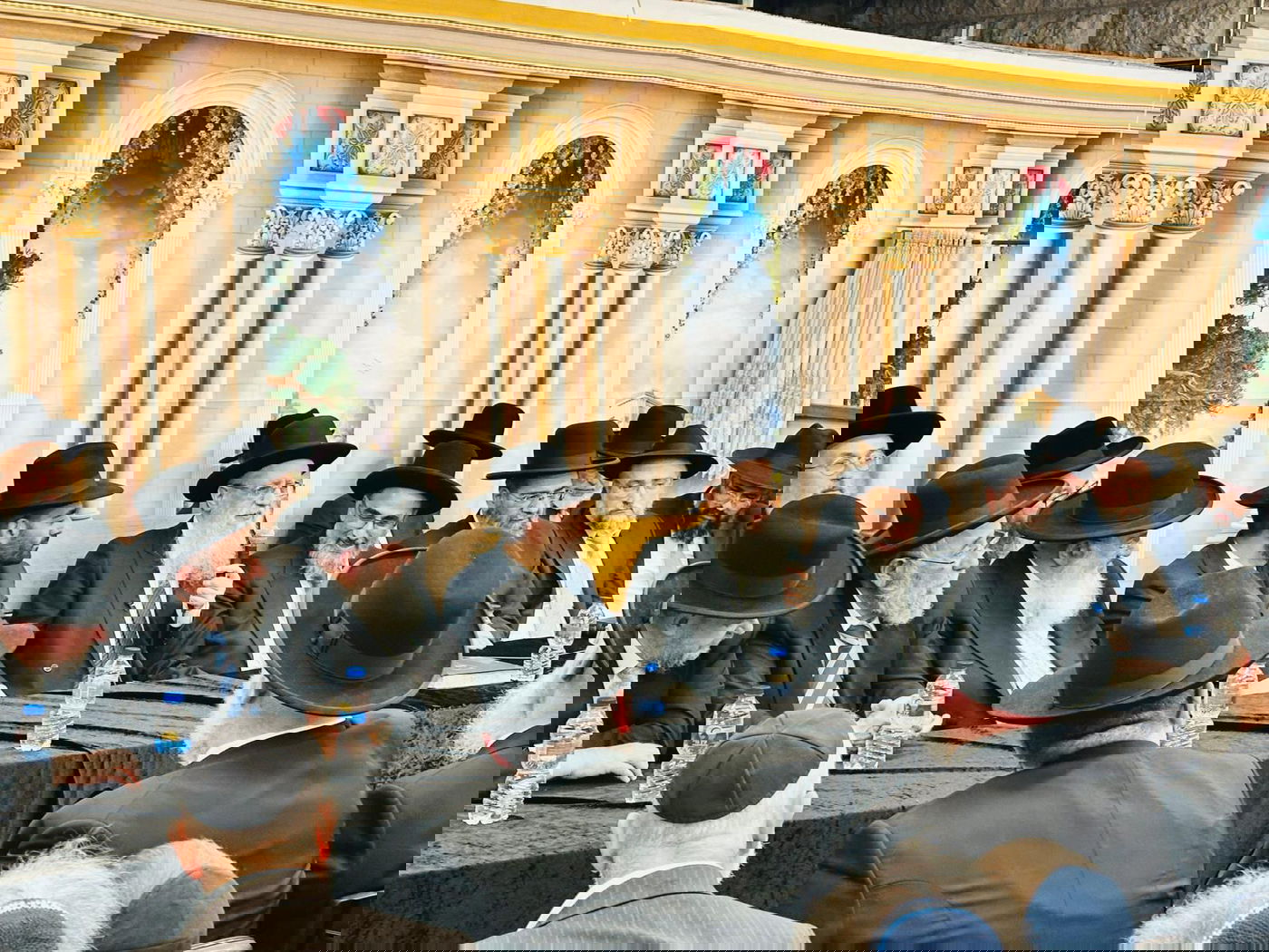 הדיינים ורבני הערים עלו לסוכת הראשון לציון הגר"ד יוסף | צפו