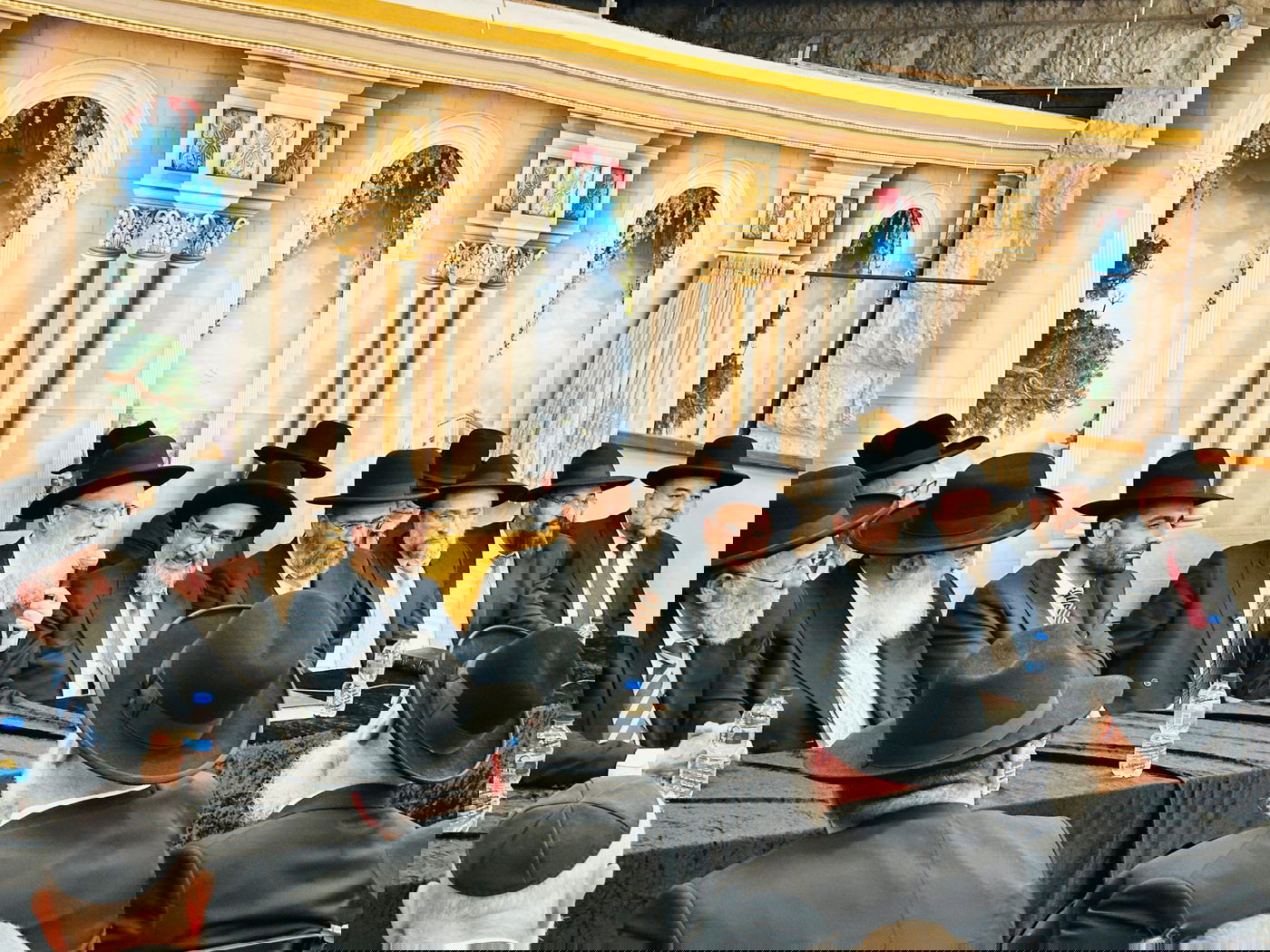 הדיינים ורבני הערים עלו לסוכת הראשון לציון הגר"ד יוסף | צפו