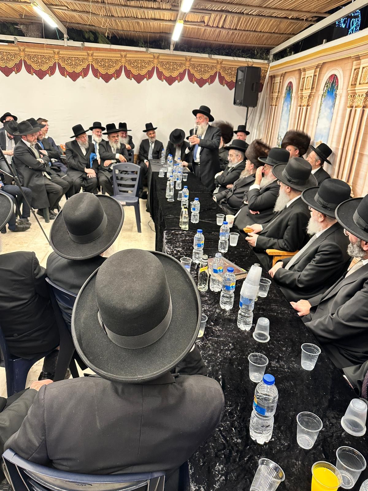 הדיינים ורבני הערים עלו לסוכת הראשון לציון הגר"ד יוסף | צפו