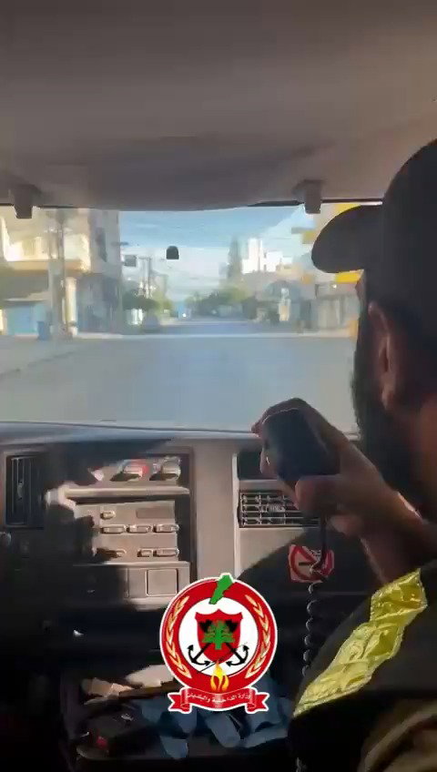 אנשי מנגנון ההגנה האזרחית בלבנון כורז לתושבי צור להתפנות מבתיהם