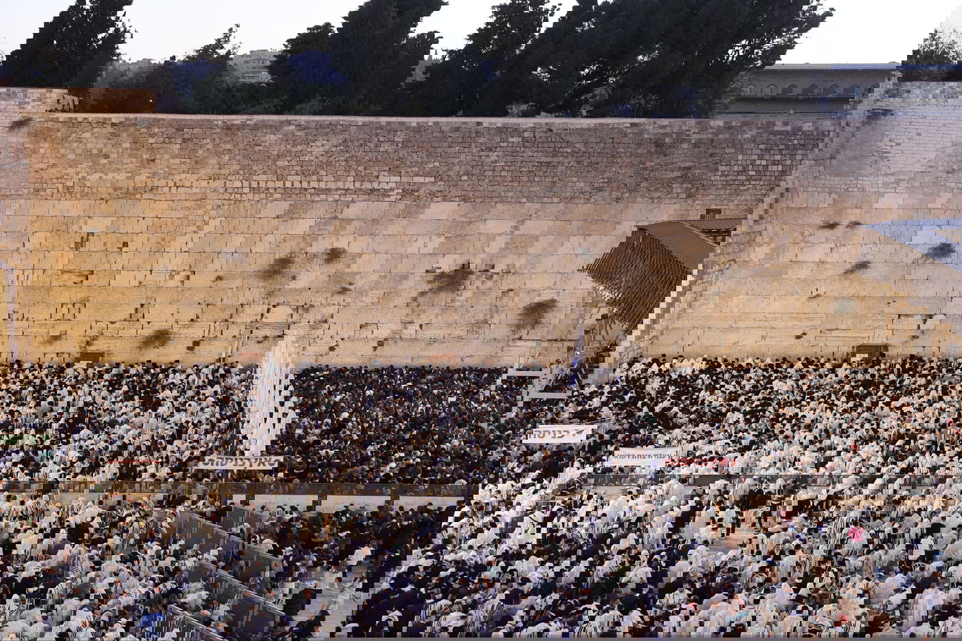 הושענא רבה בצל המלחמה: עשרות אלפים גדשו את הכותל המערבי