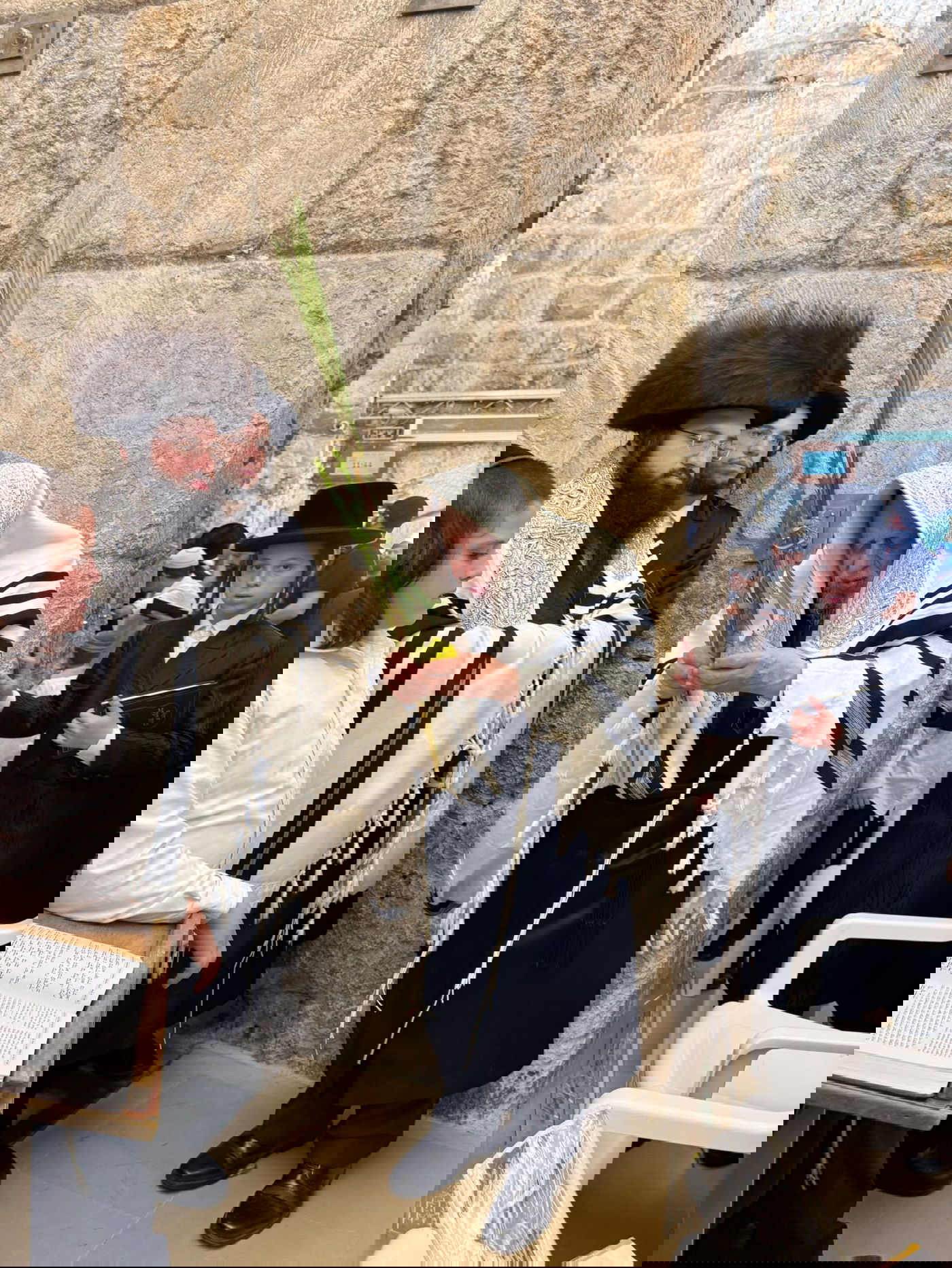 האדמו"ר מקופיטשניץ בנטילת לולב 