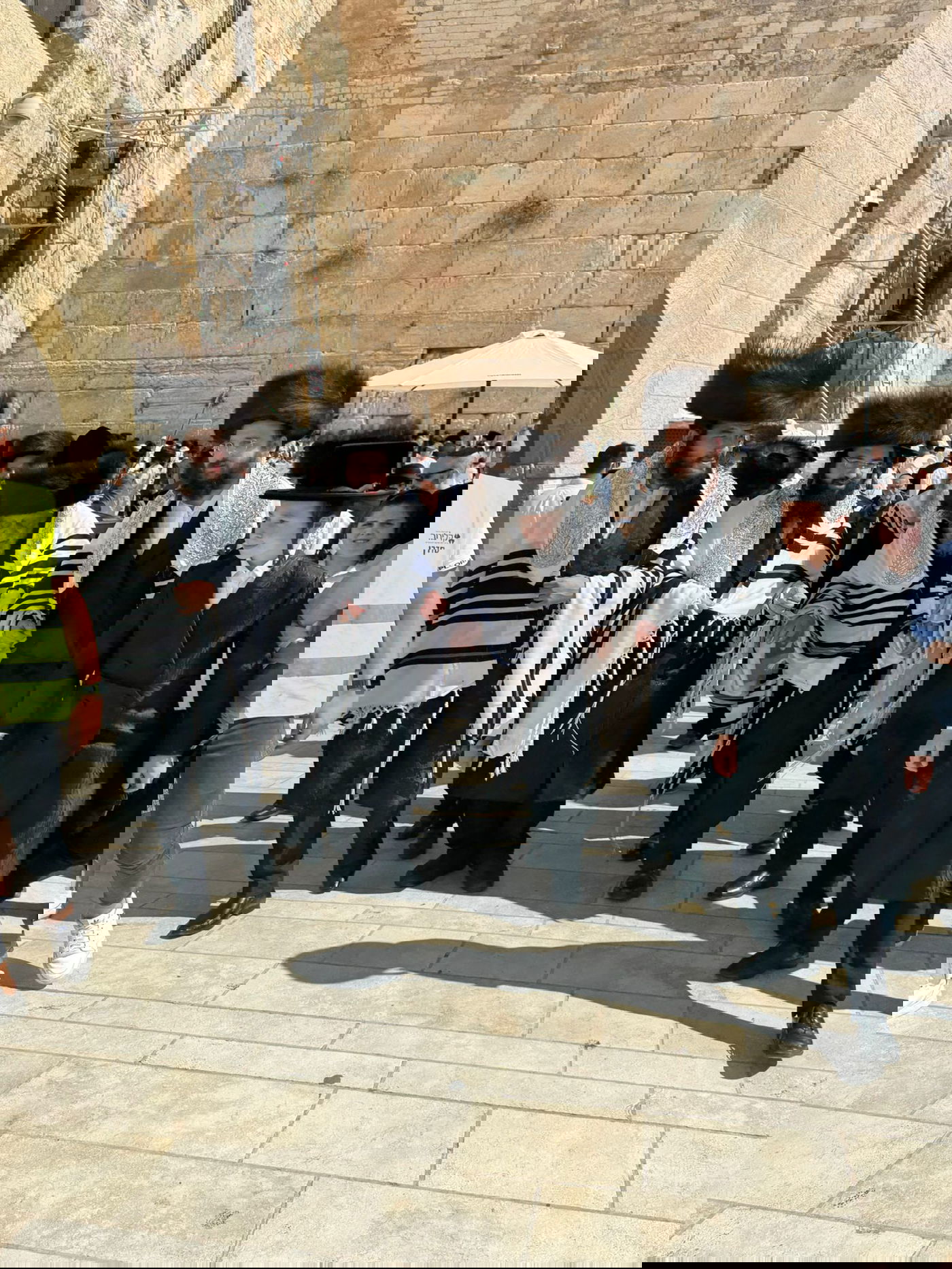 האדמו"ר מקופיטשניץ בנטילת לולב 