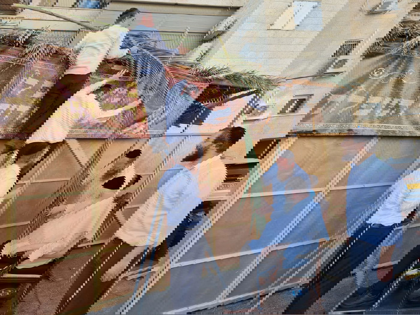 סוכות תשפ"ה במחיצת הגר"מ שטרנבוך