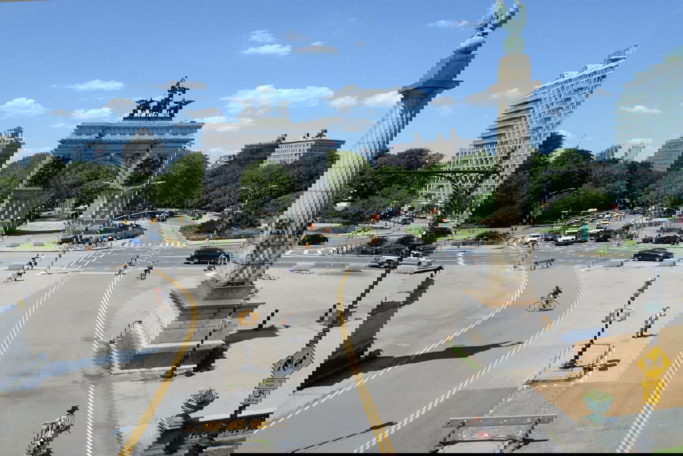 כיכר גראנד ארמי פלאזה - מקום העצרת 