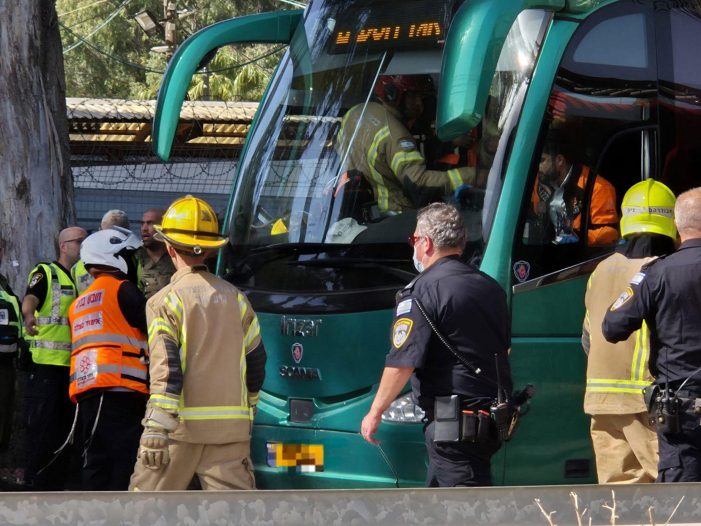 יעקב מלכה חובש איחוד הצלה (עם רשיון אוטובוס) הזיז את האוטובוס לבקשת המשטרה והצבא בזירה, בכדי לסייע בפינוי וטיפול בנפגעים בזירה