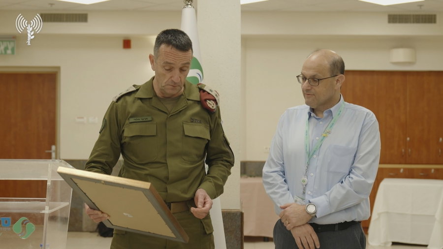 הענקת תעודת ההוקרה