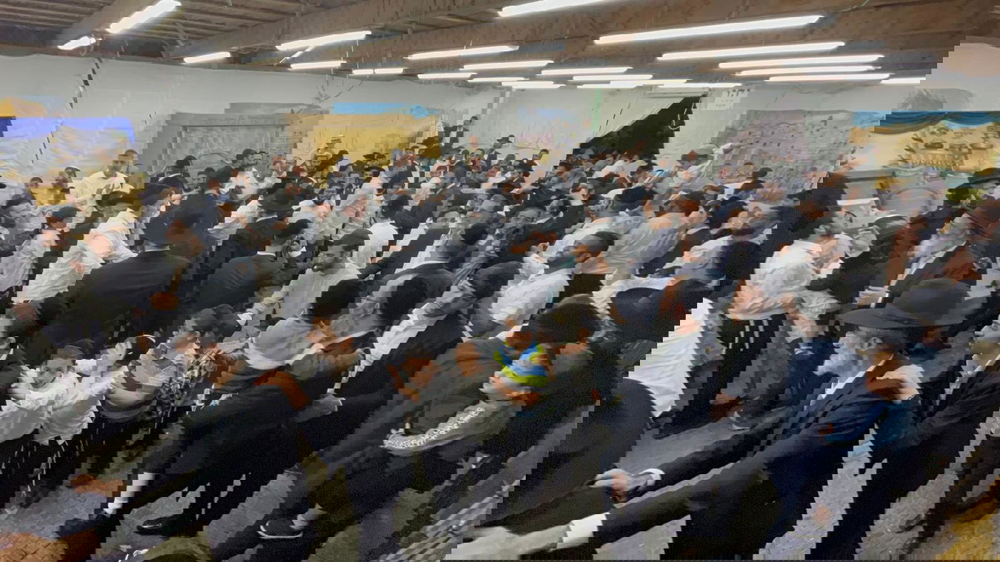 סוכות אצל הרה"צ רבי ישראל אברג'ל