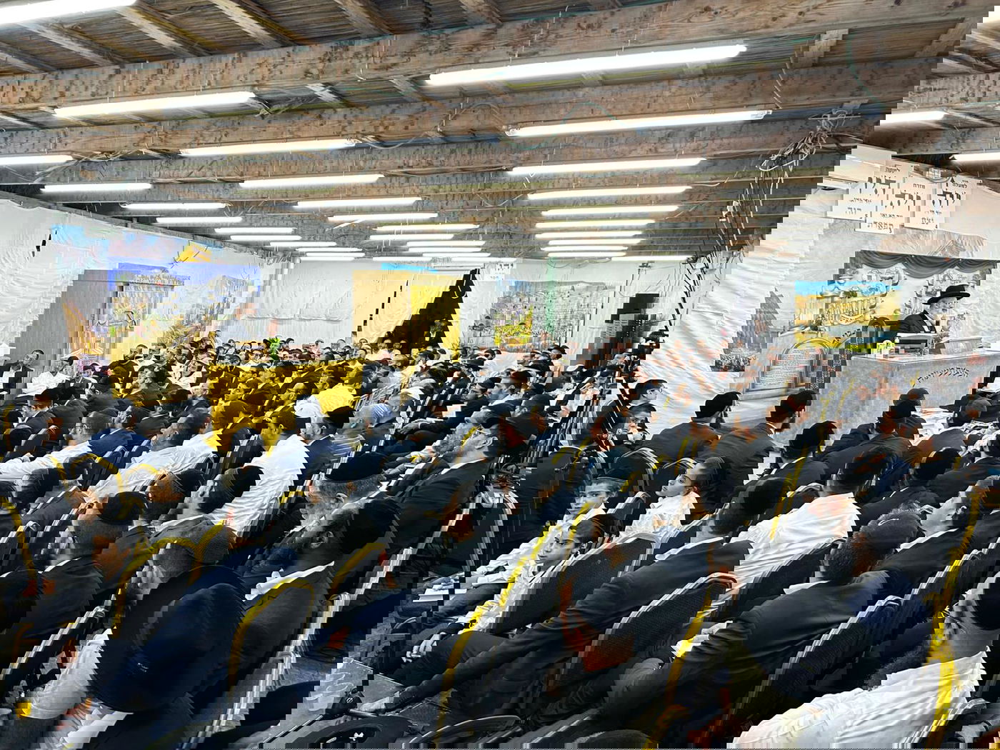 סוכות אצל הרה"צ רבי ישראל אברג'ל