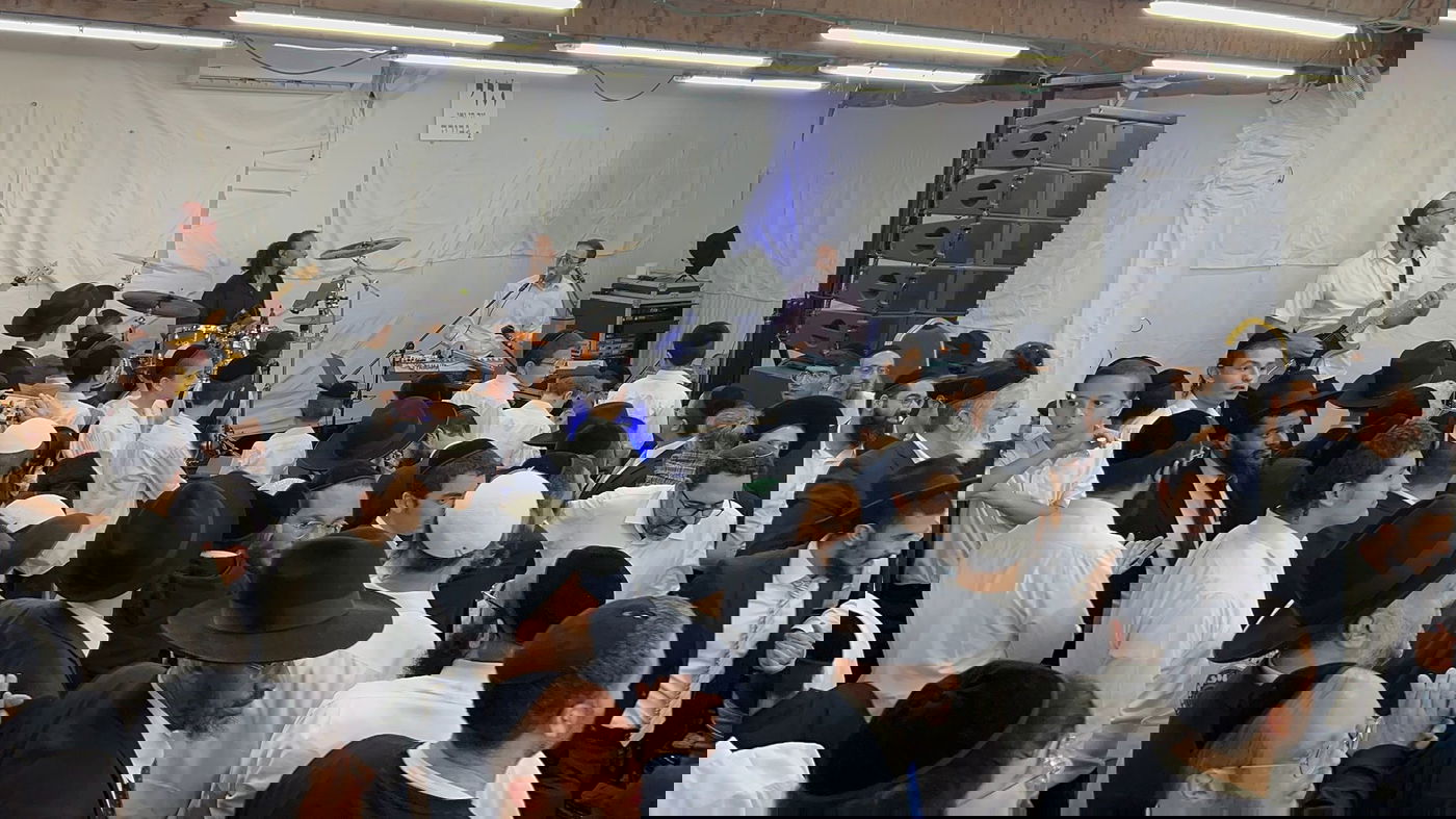 סוכות אצל הרה"צ רבי ישראל אברג'ל