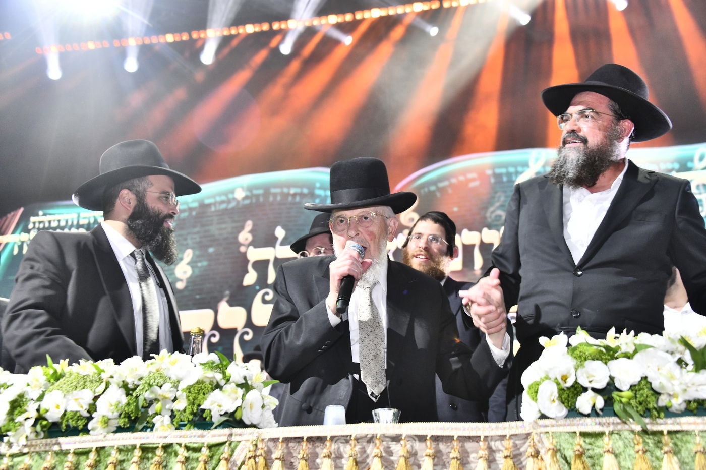 במעמד השתתפו גדולי ישראל מכל החוגים והעדות, אדמו"רים וראשי ישיבות