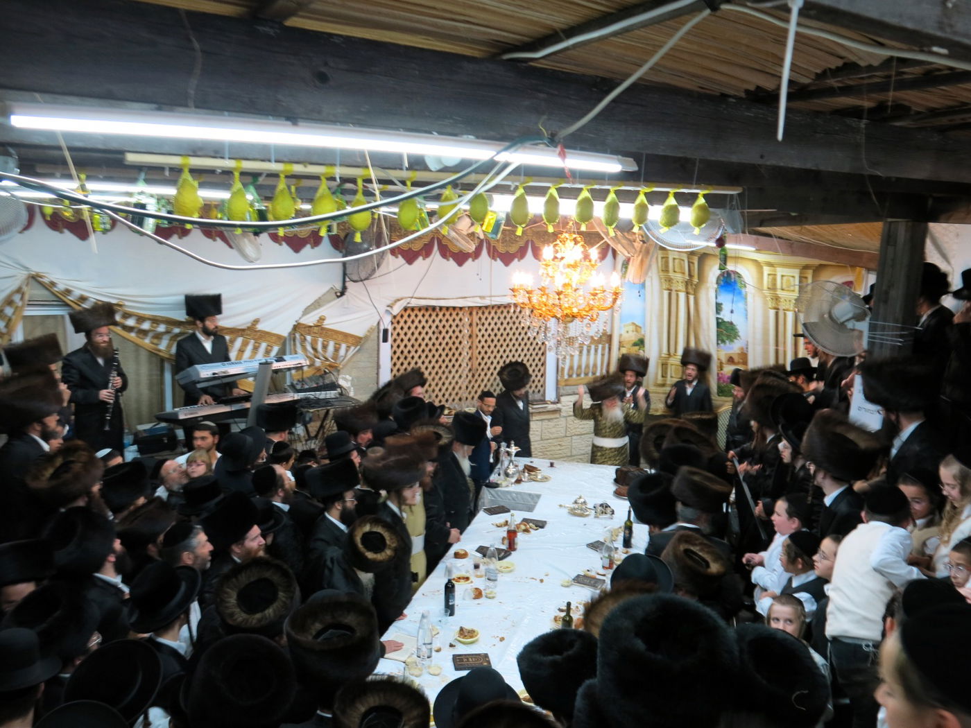 חג הסוכות בחצה"ק קרעטשניף קרית גת