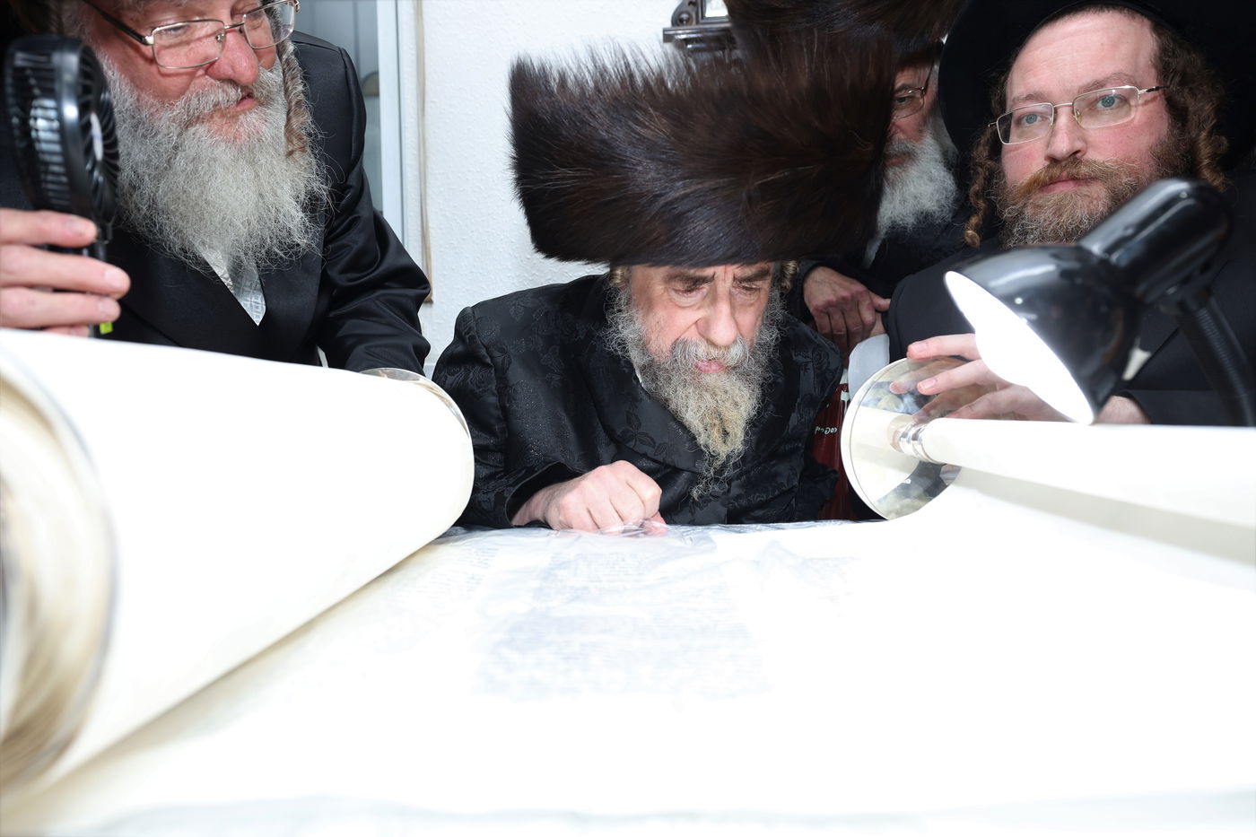 הכנסת ספר תורה בחצה"ק רחמסטריווקא 