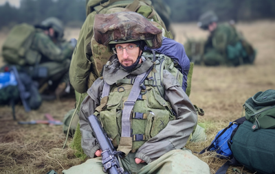 בזמן שאנחנו יושבים בבית המדרש, הוא יצא להגן על עם ישראל