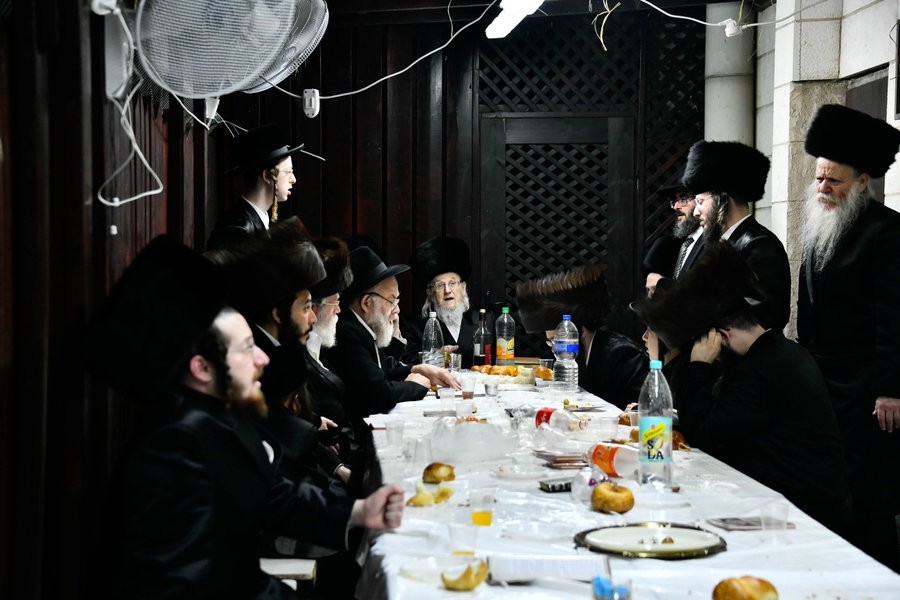 חג הסוכות אצל האדמו"ר מאוזרוב