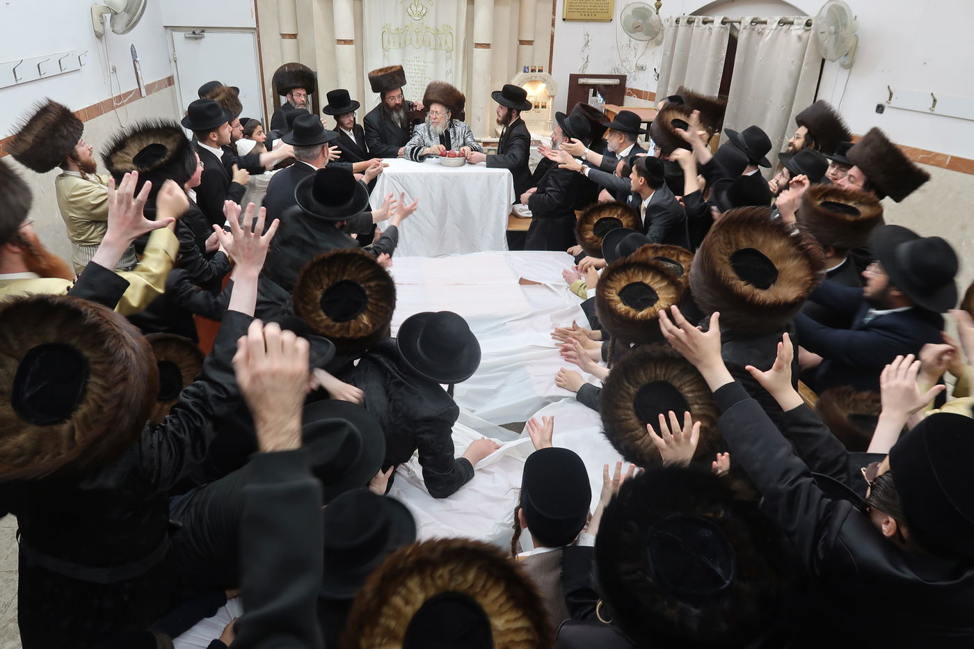 הקפות שניות בחצה"ק סטרופקוב 