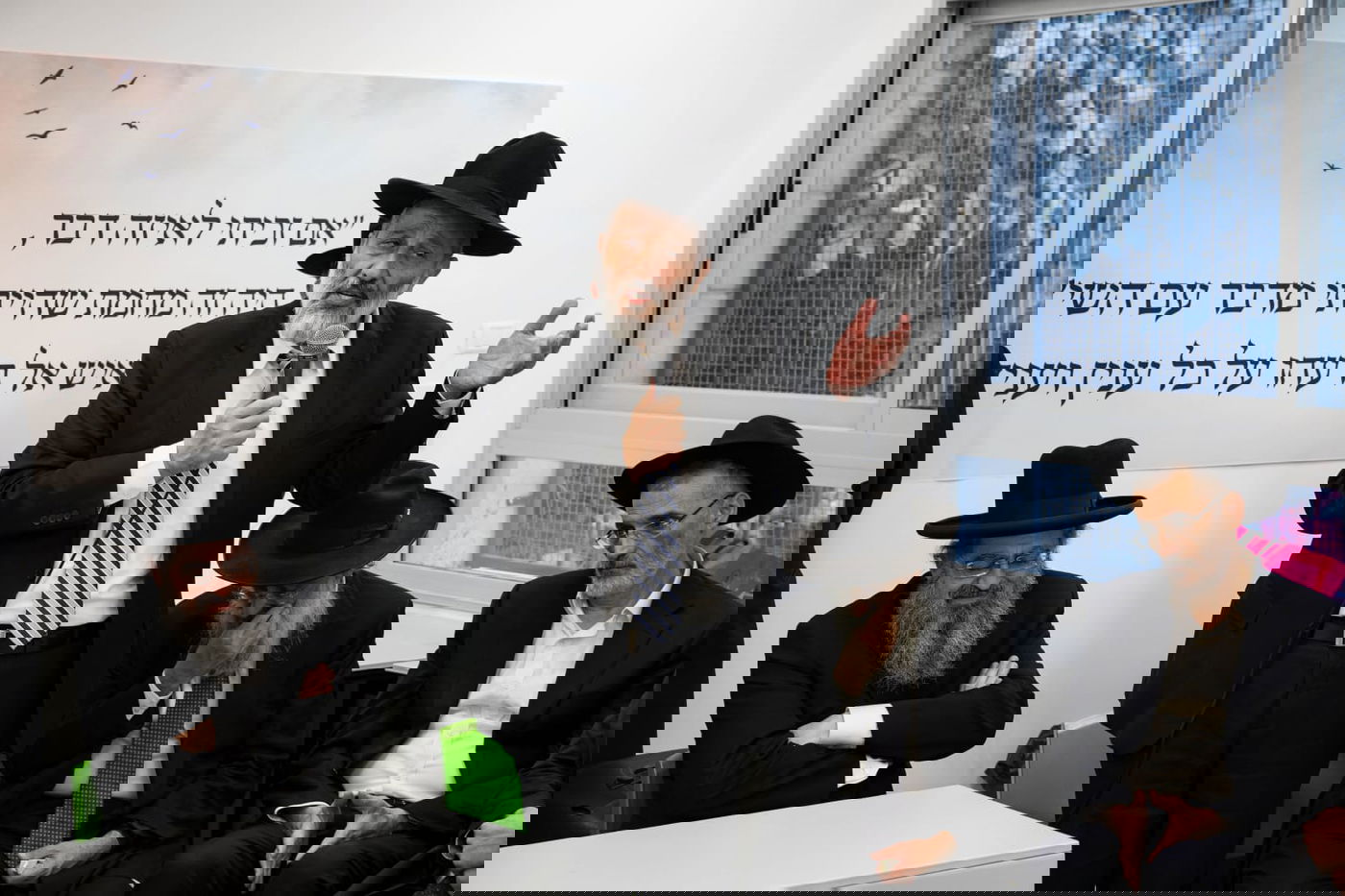 קביעת מזוזות למבנה החדש של שלוחת הסמינר הישן בירושלים