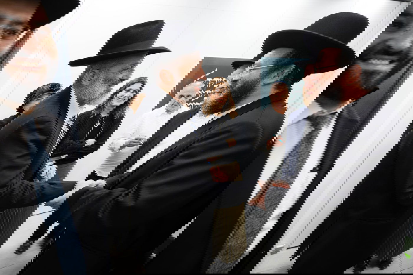 קביעת מזוזות למבנה החדש של שלוחת הסמינר הישן בירושלים