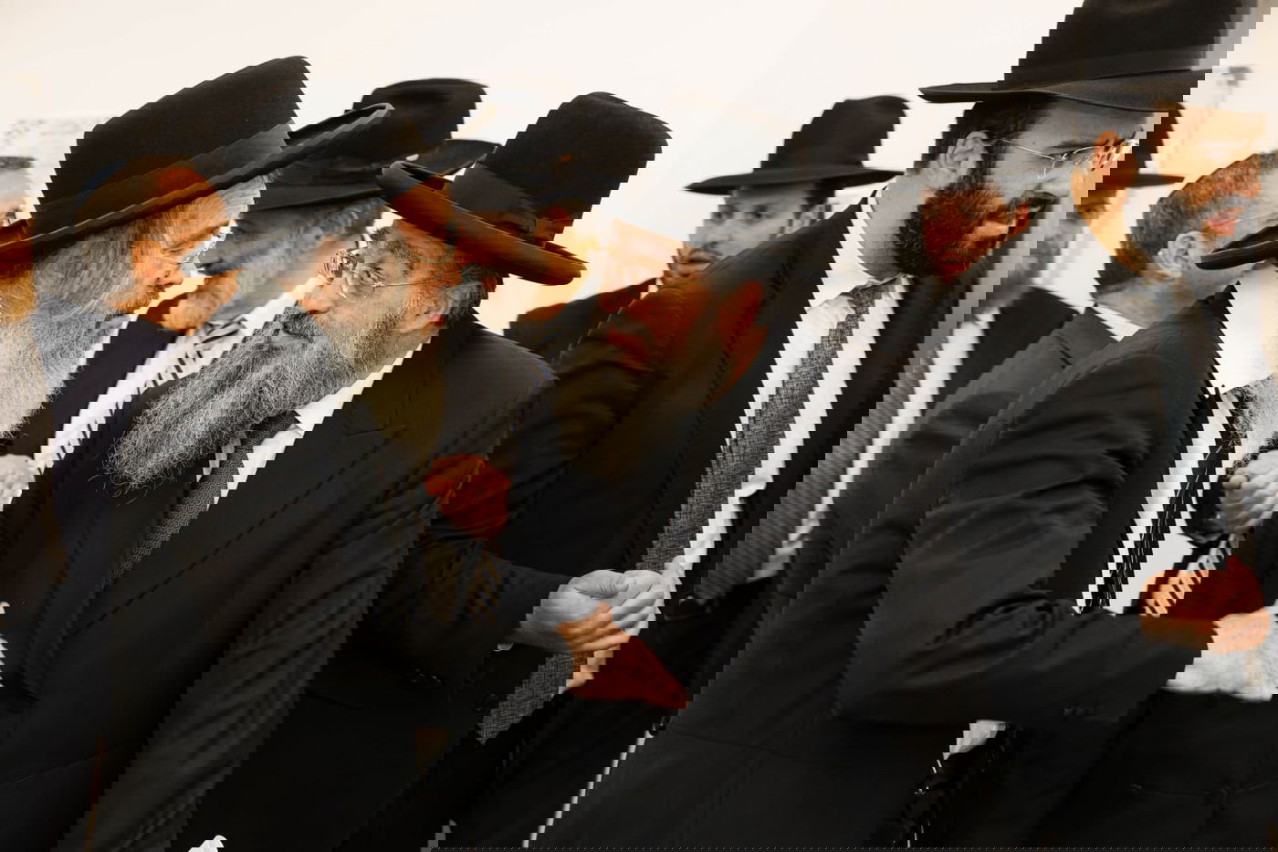 קביעת מזוזות למבנה החדש של שלוחת הסמינר הישן בירושלים